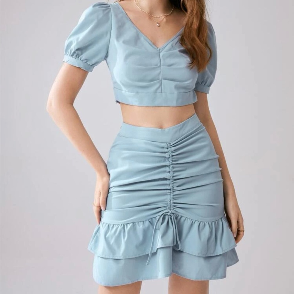 Cropped puff sleeve top & Drawstring ruffle skirt